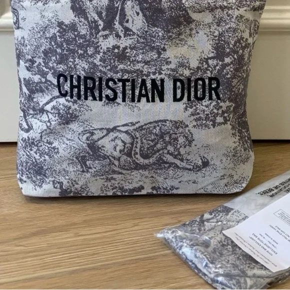 Christian Dior Tote Bag in Gray and Cream - Picture 2 of 5